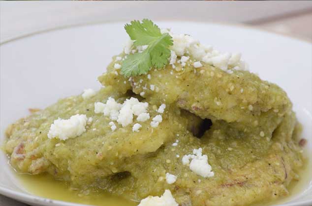 Tortitas de carne de res deshebrada en salsa verde | Receta mexicana