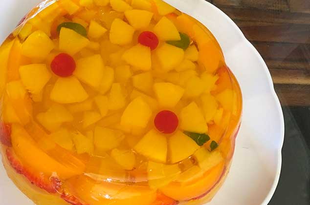 Cómo hacer Gelatina festín de frutas casera | Recetas de postres