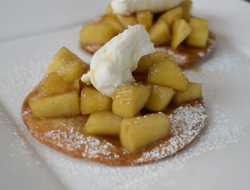 Postre de manzana y queso crema