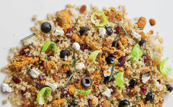 ensalada-de-quinoa-con-aderezo-almendrado