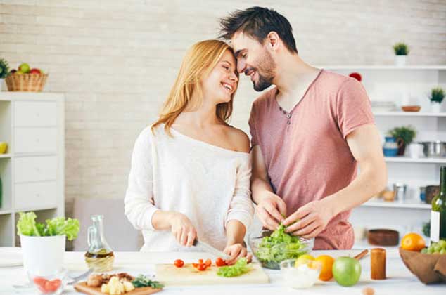 10 beneficios de cocinar en pareja