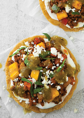 tostadas de picadillo de res