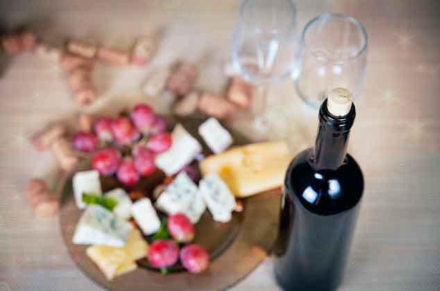 5 maneras de abrir una botella de vino sin sacacorchos