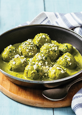 albóndigas de pollo con salsa de poblano