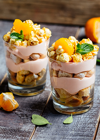 tiramisú de mandarina y palomitas en vasito