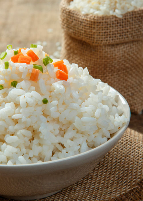 alimentos que alivian el malestar estomacal: arroz blanco