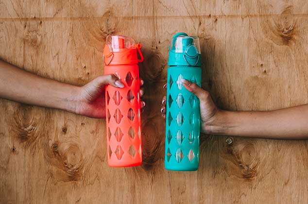 7 tips para limpiar botellas de agua y queden perfectas y sin olores