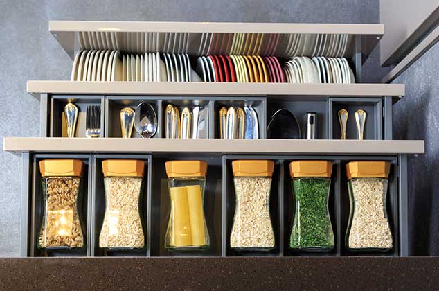 como organizar los trastes de la cocina