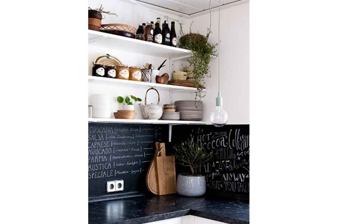 10 hermosas ideas para usar pintura de pizarrón en la cocina 3