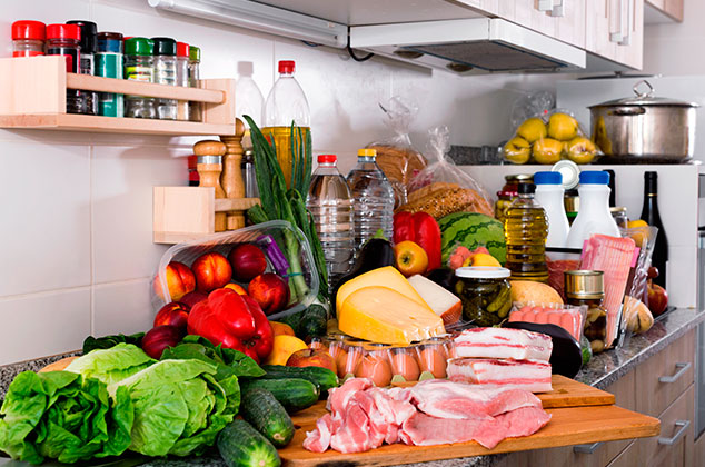 10 tips para guardar comida que cambiarán tu vida en la cocina