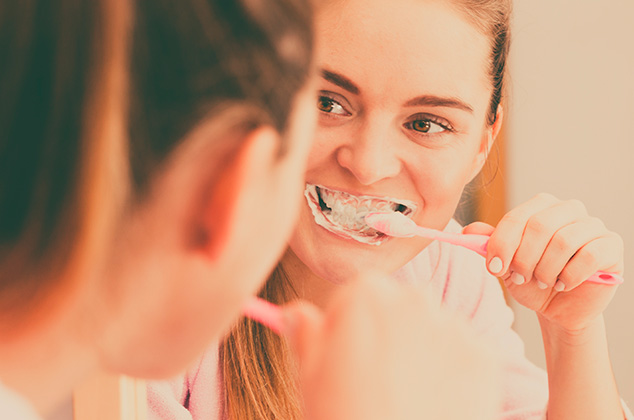 5 remedios caseros para eliminar el sarro de los dientes