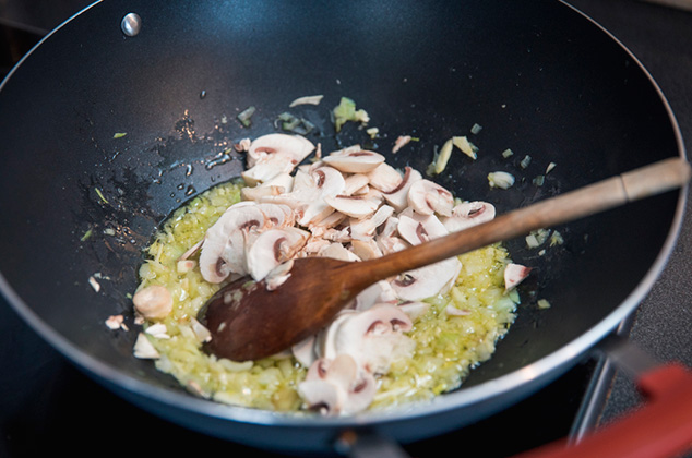 Cómo lavar y cocinar champiñones fácill y rápidamente