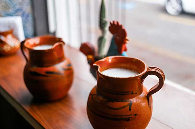 10 asombrosos beneficios de tomar pulque, ”la bebida de los dioses”