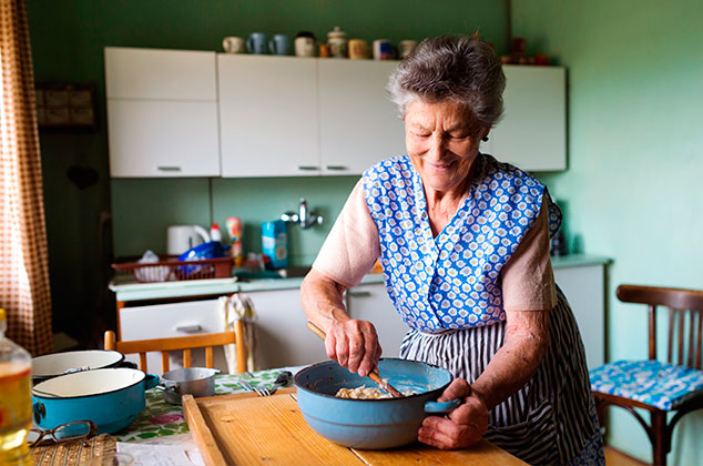 8 trucos de cocina de las abuelas que realmente funcionan