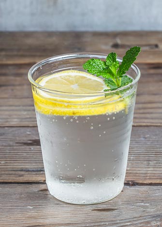 beber-agua-tibia-limon-ayunas-02