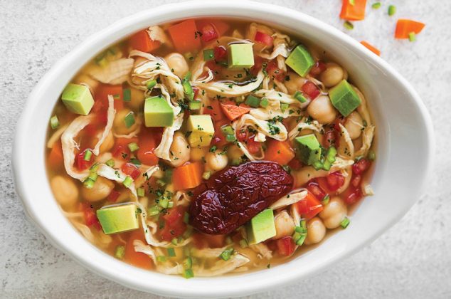 Caldo tlalpeño tradicional con garbanzos: cómo hacerlo