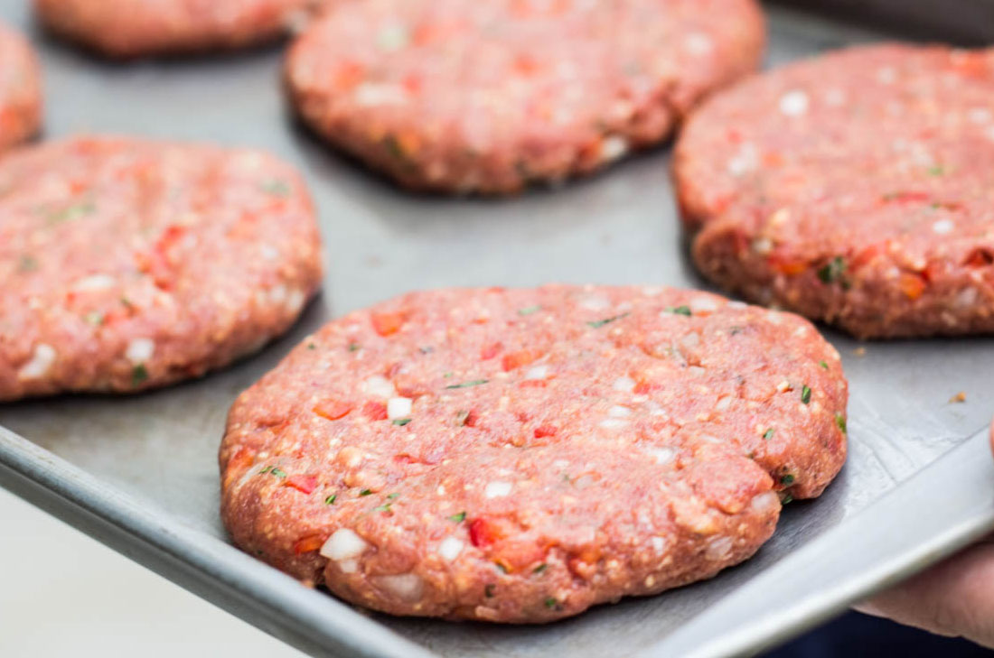 Desarmado Eficiente cámara Cómo preparar Carne para hamburguesas caseras en 3 pasos – Ingredientes |  Cocina Vital