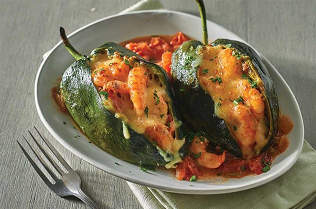 Receta de Chile poblano relleno con camarones y queso