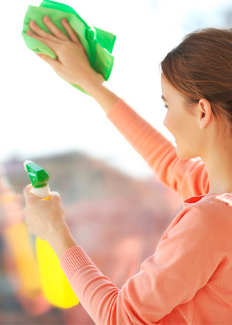 Cómo hacer tus propios productos de limpieza caseros: limpiavidrios