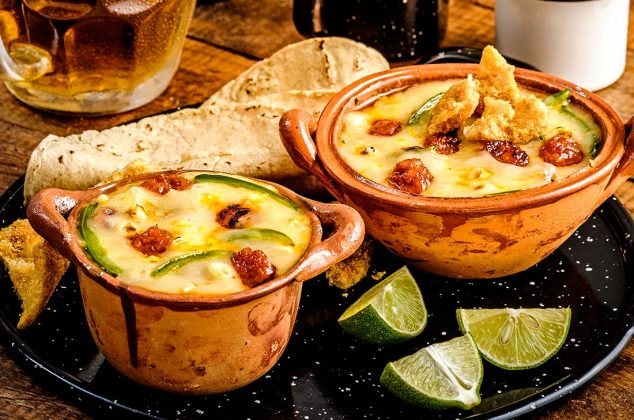 Queso fundido con chistorra y elote