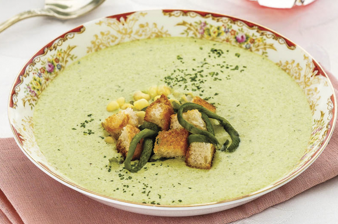 Receta de Crema de chile poblano con granos de elote y leche