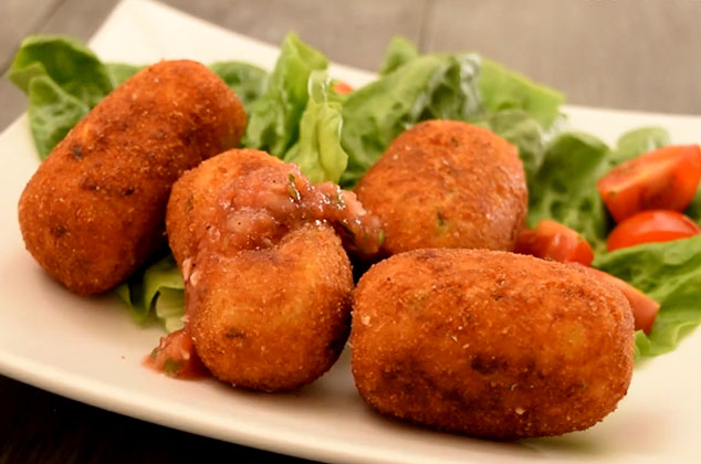 Croquetas de atún y papa con queso empanizadas