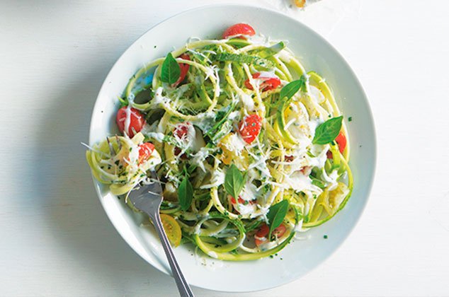 Espagueti con crema y jitomates con calabazas