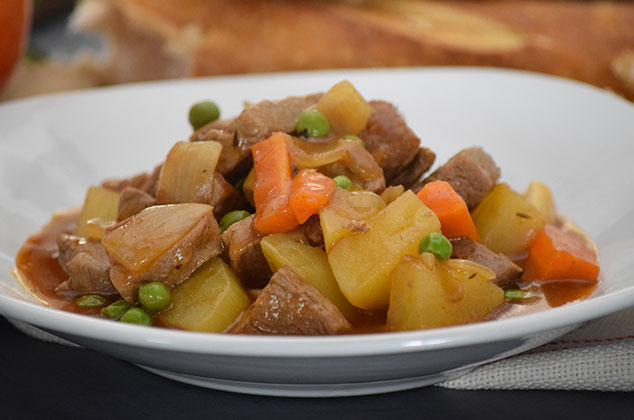 Receta mexicana de Estofado de res con papas y zanahorias