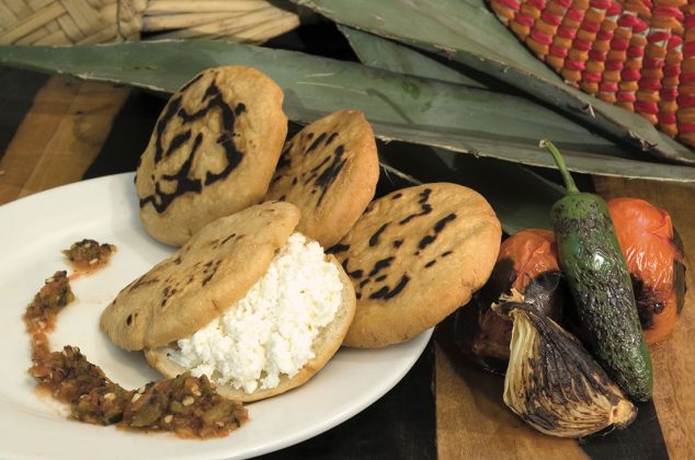 Gorditas de requesón al comal estilo Michoacán