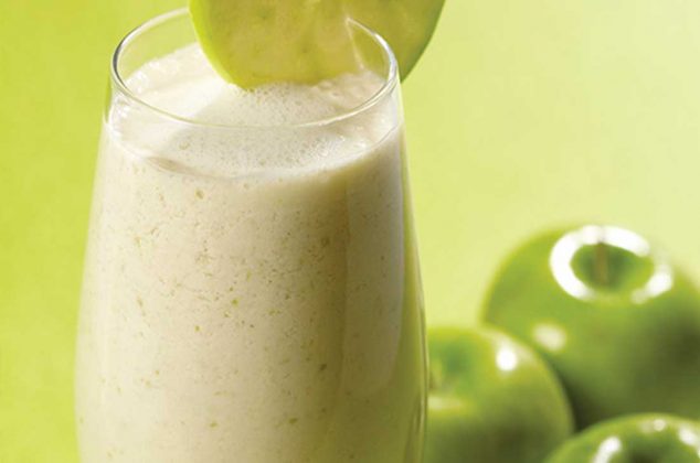 Prepara este delicioso licuado de manzana verde con avena ¡En 5 minutos!