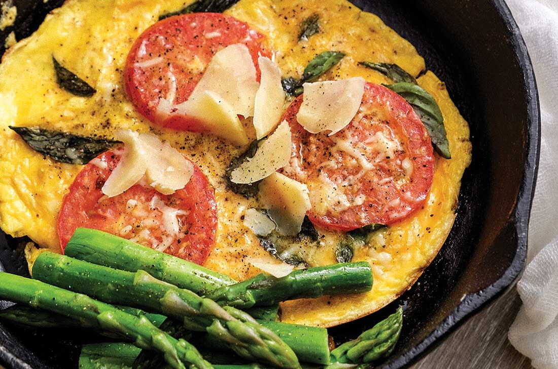 Receta de Omelette de jitomate y espárragos - Desayunos prácticos