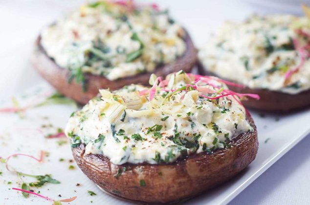 Portobellos rellenos de espinaca y queso