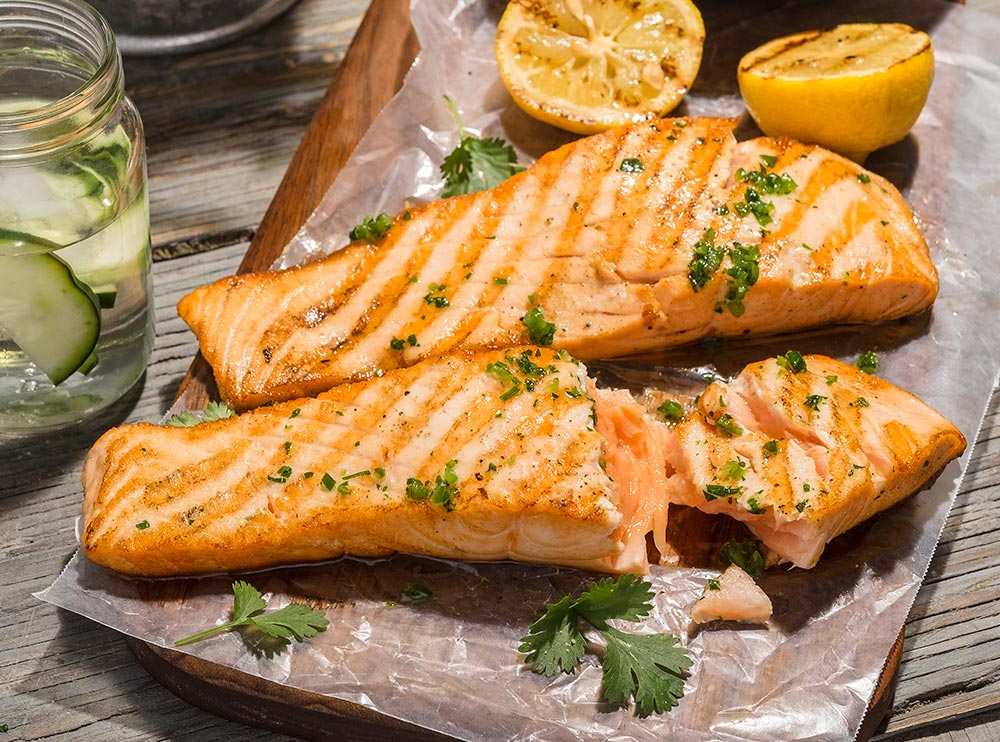 Salmón con pico de gallo