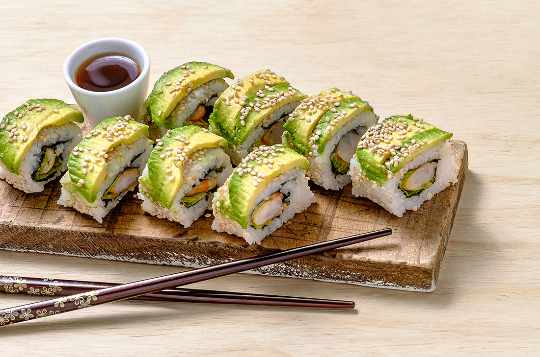 Cómo hacer Rollos de sushi de camarón asado con chipotle y aguacate | Receta