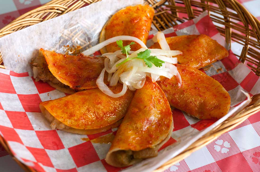 ¿Cómo hacer tacos de canasta con la receta original? Sigue los pasos y aprende a preparar tacos sudados con guisados caseros: papa, chicharrón, mole y más...