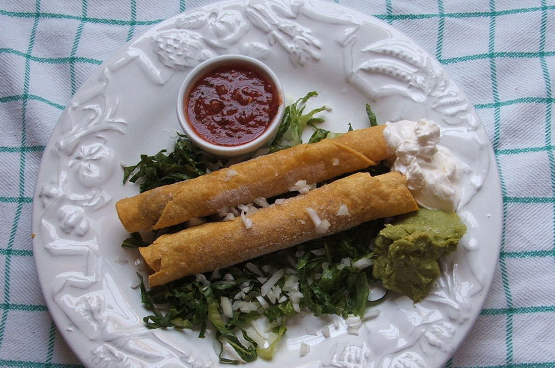 Tacos de jaiba con guajillo