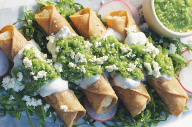 Receta de Tacos dorados de papa con salsa verde