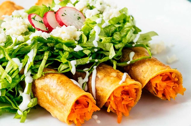 Tacos dorados de zanahoria