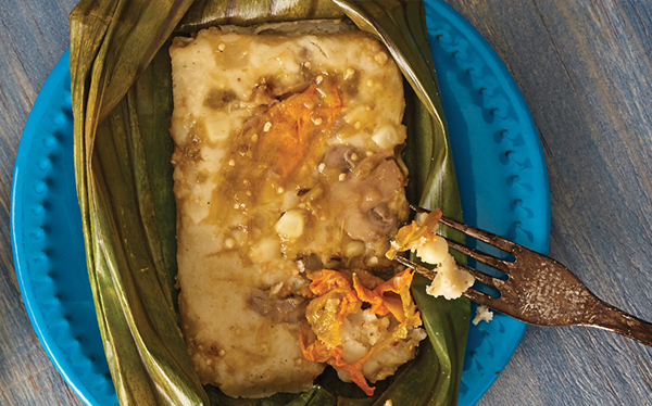 Tamales de champiñones y flor de calabaza