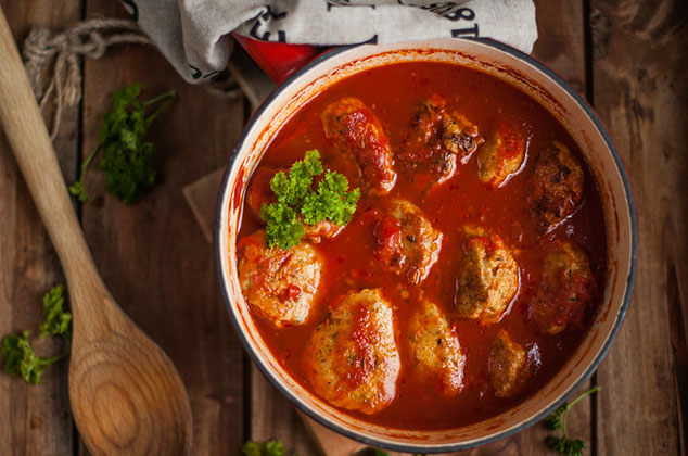 Tortitas de carne de res deshebrada en salsa de morita | Cocina Vital