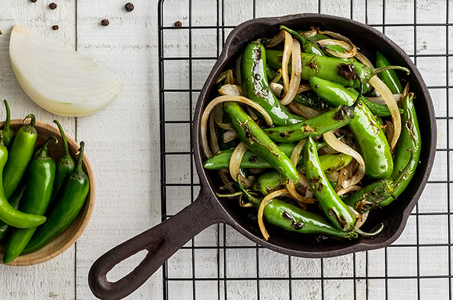 Chiles serranos toreados