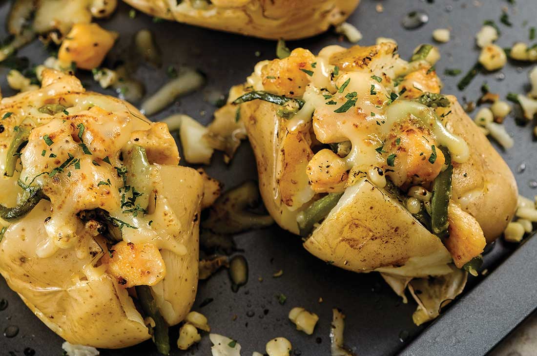 Papas rellenas de pollo con rajas y elote | Cocina Vital