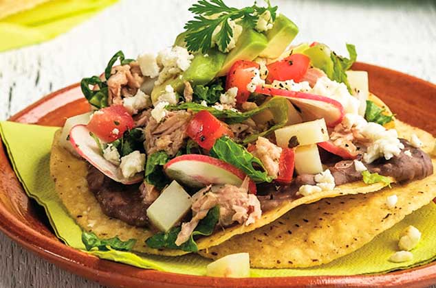 Tostadas de salpicón de atún