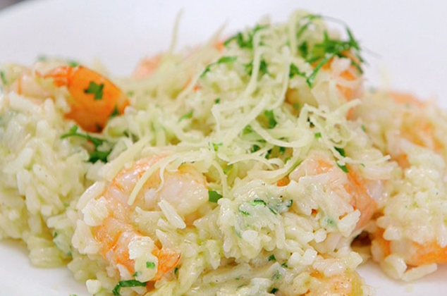 Arroz con camarones y queso parmesano