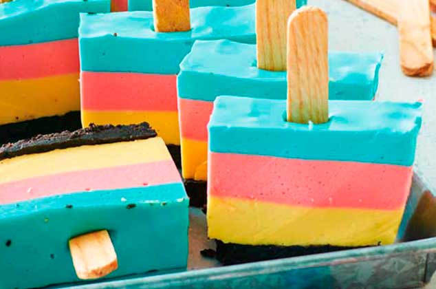 Receta de Cheesecake primario: azul, rojo y amarillo para niños