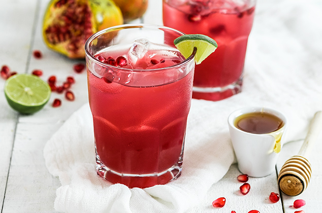 Agua de granada con limón