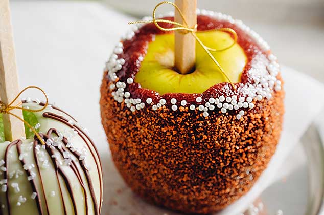 Manzana cubierta con chocolate amargo 0