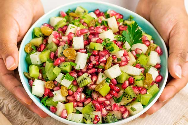 Botanea con esta deliciosa receta de pico de gallo de granada y kiwi, es una receta muy diferente al pico de gallo común. ¡Solo pruébala!