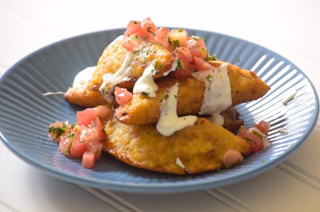 Receta de Quesadillas o empanadas fritas de plátano con carne y queso