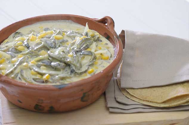 Receta de Rajas de chile poblano con crema y elote - Mexicana